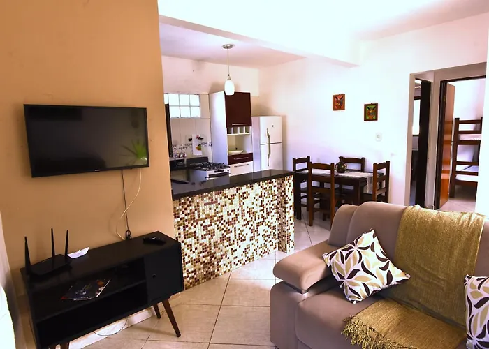 Apto Bem Equipado, Com 2 Quartos Acomoda Ate 6 Pessoas Confortavelmente